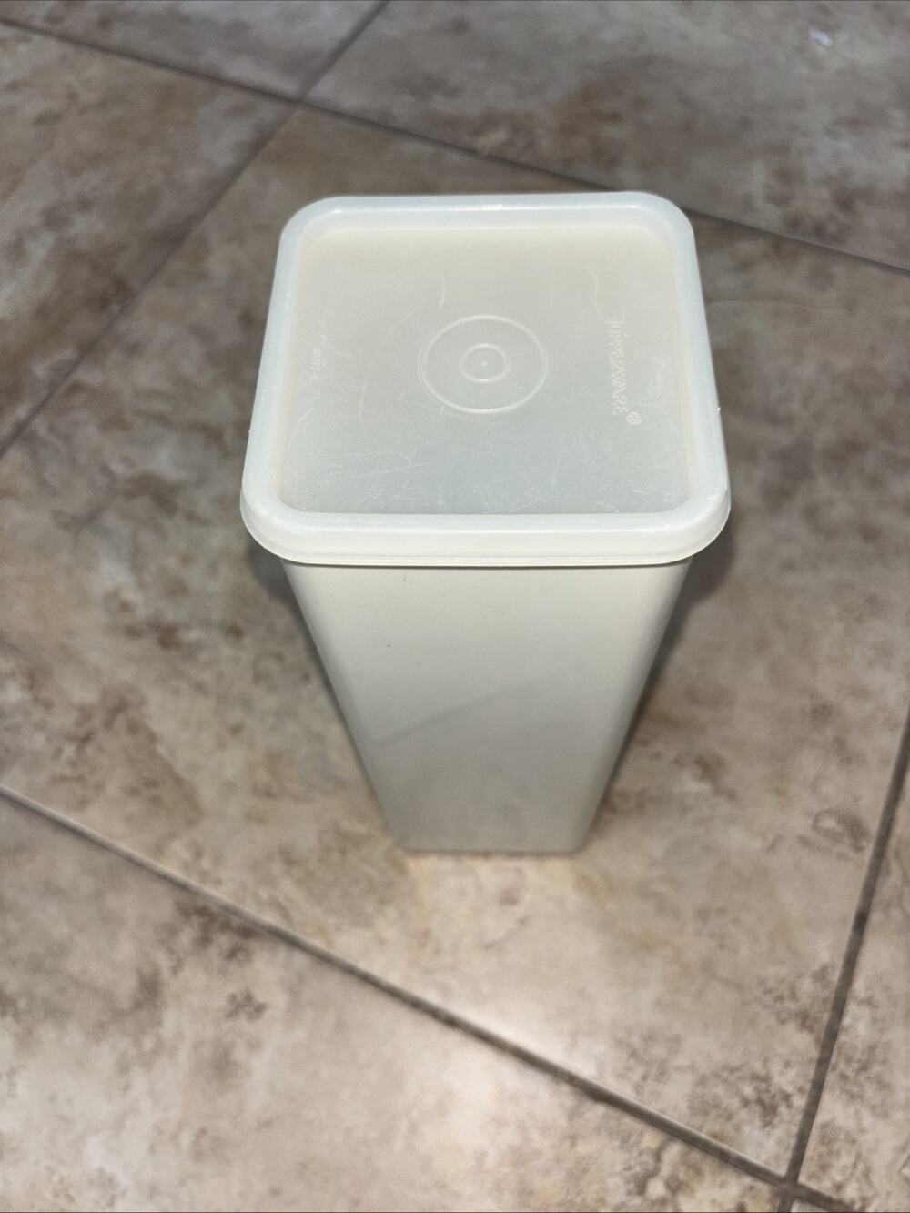 Vintage Tupperware Cracker Keeper 1696-4 Container 9 1/2" Tall Square With Lid